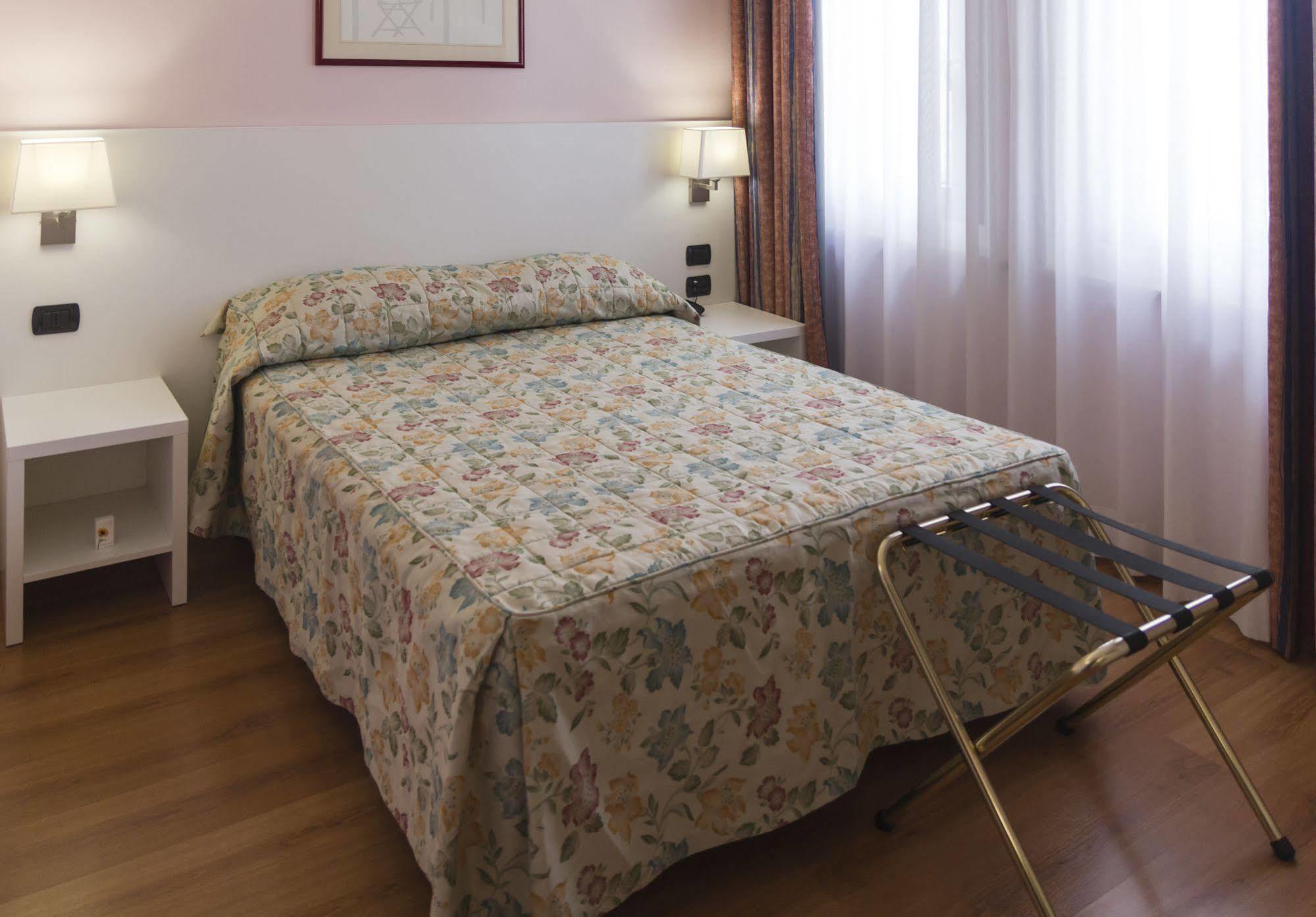 Hotel Pico Mirandola Kültér fotó