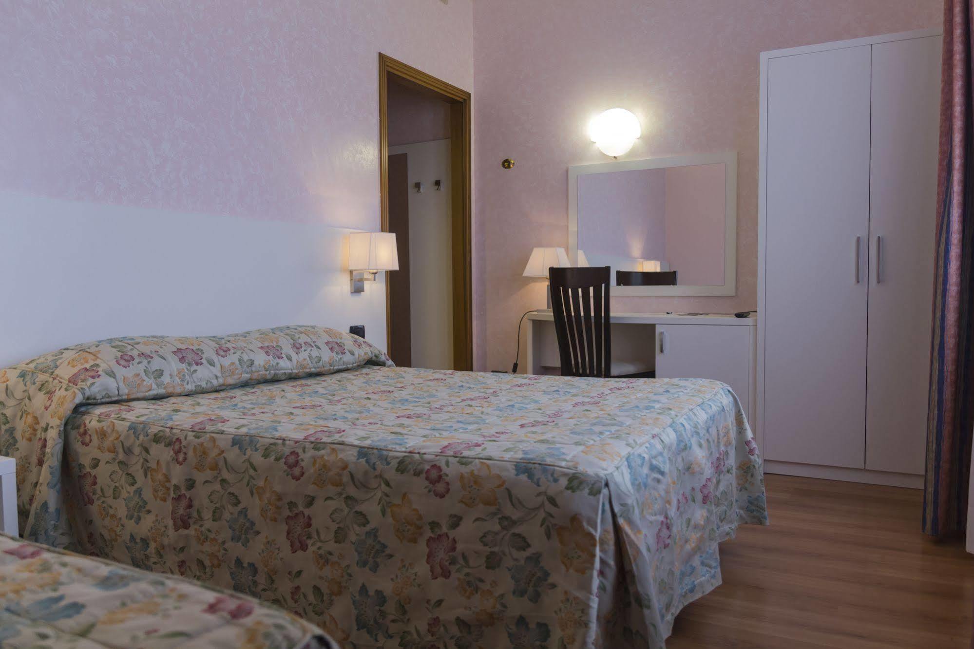 Hotel Pico Mirandola Kültér fotó