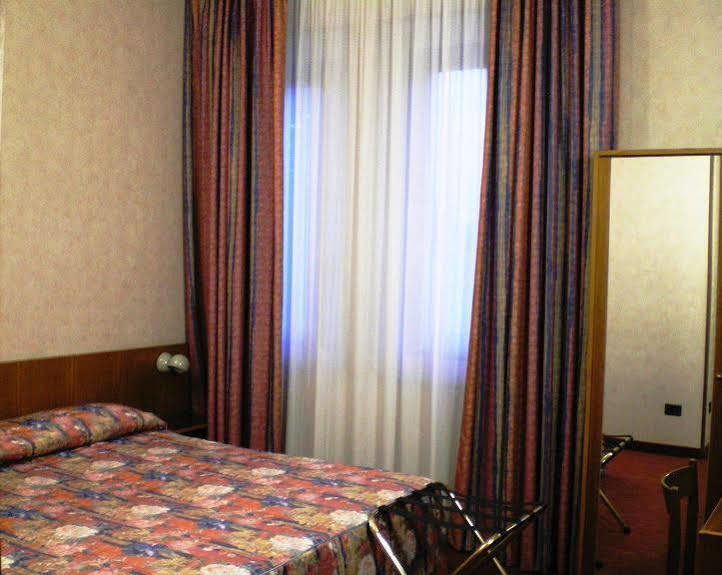 Hotel Pico Mirandola Kültér fotó